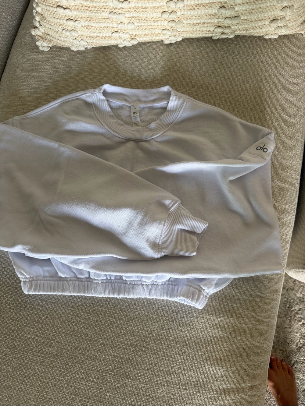 ALO Yoga Cropped  Sweatshirt in White